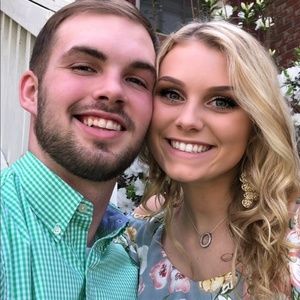 Meet your Poshers, Alex and Kaitlyn